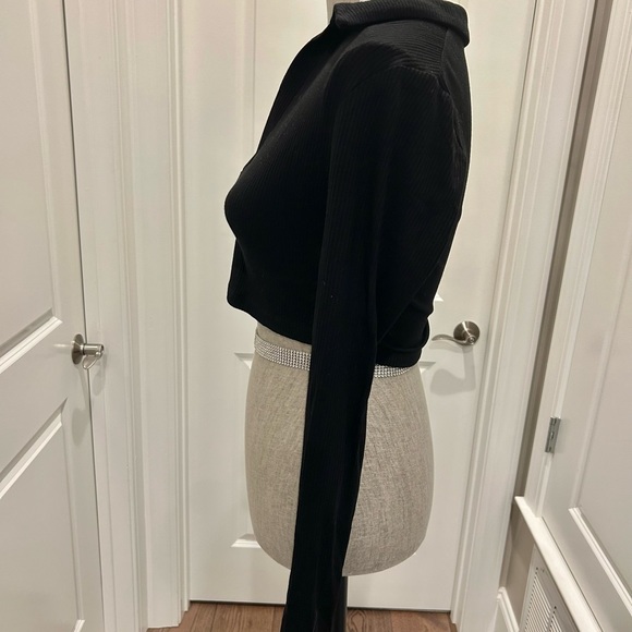 NA-KD Black Long Sleeve Ribbed Collar Detail Crop Top
Size Small - Picture 9 of 13